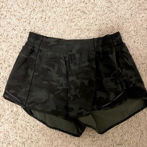 Lululemon Camo 4 inch Hotta Hot